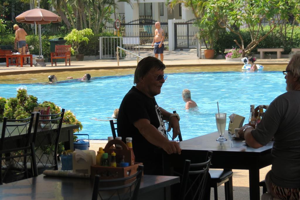 View Talay 1B Holidays Pattaya Exterior photo
